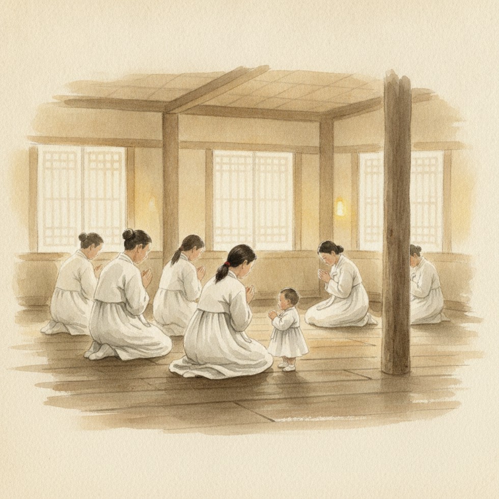 20세기 초 조선의 시골 예배 처소에서 한복 입은 사람들이 무릎 꿇고 기도하는 모습, 어머니 곁의 작은 아기
